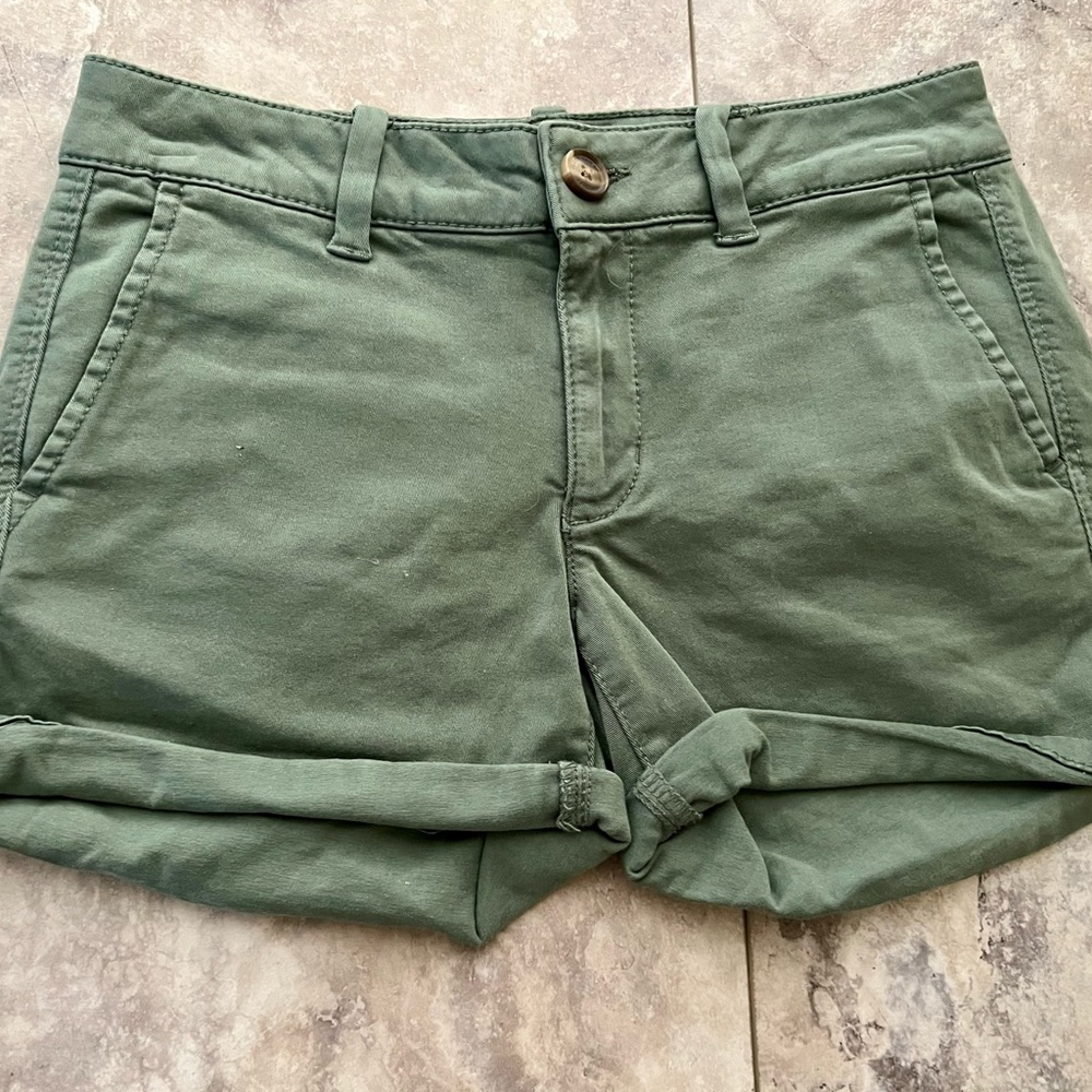 American Eagle cuffed Chino Shorts Sz 4